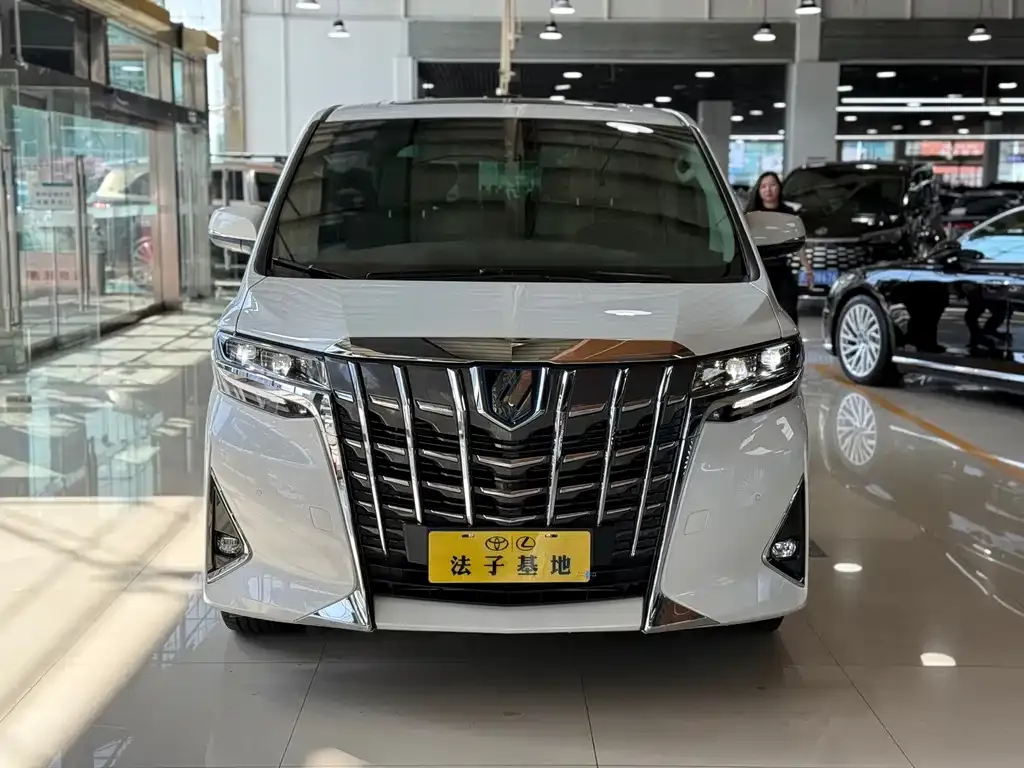Toyota Alphard — фото 7