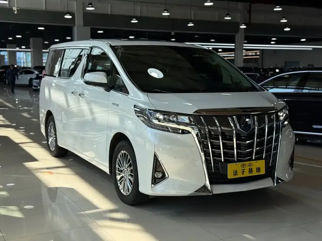 Toyota Alphard — фото 3