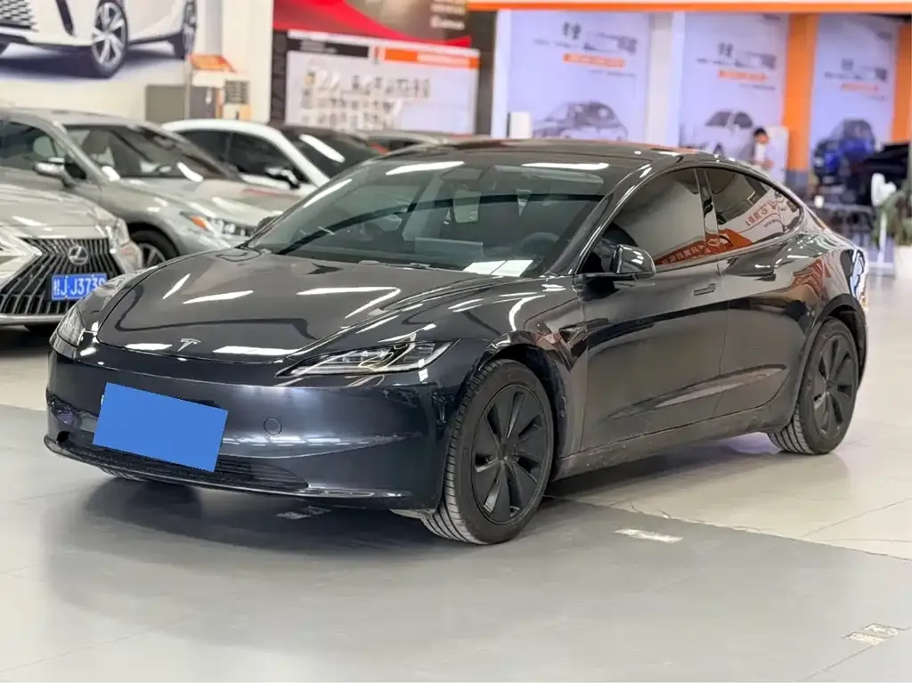 Tesla Model 3 — фото 1