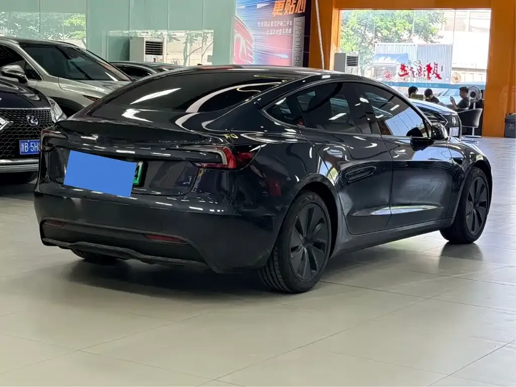 Tesla Model 3 — фото 8