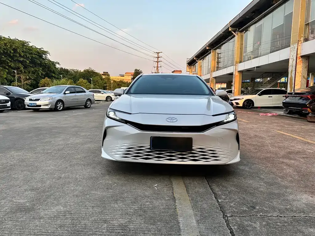 Toyota Camry — фото 3