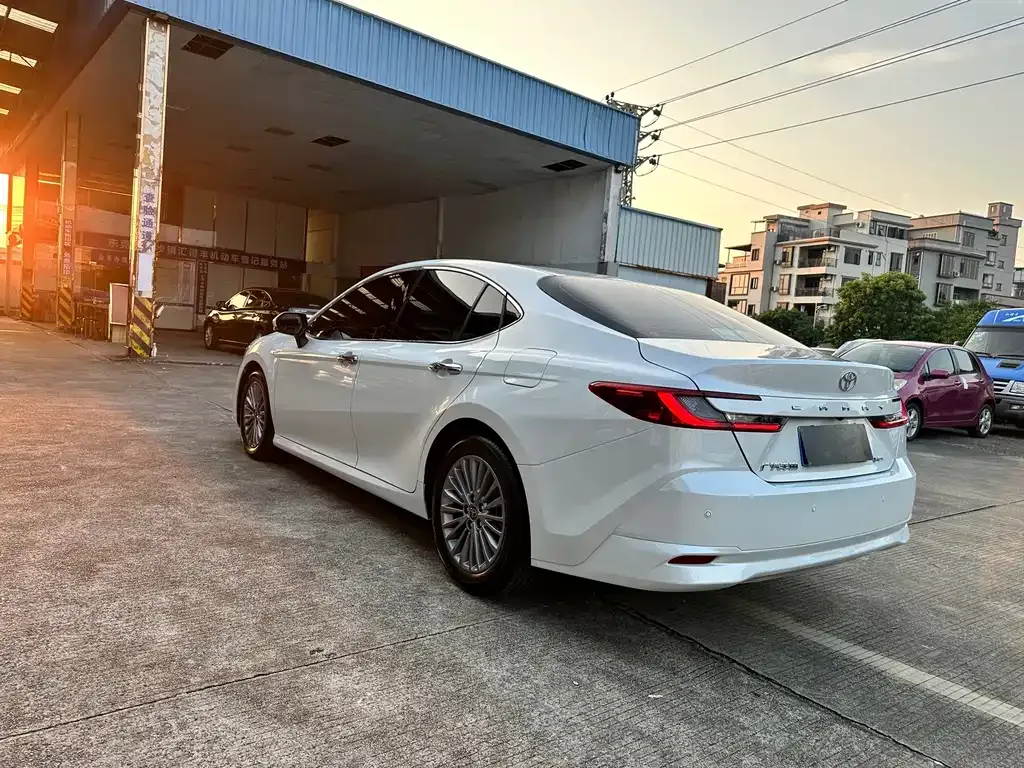 Toyota Camry — фото 6