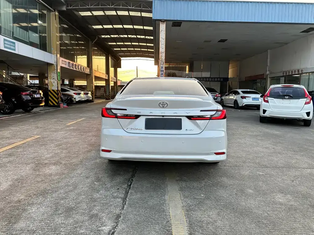 Toyota Camry — фото 8