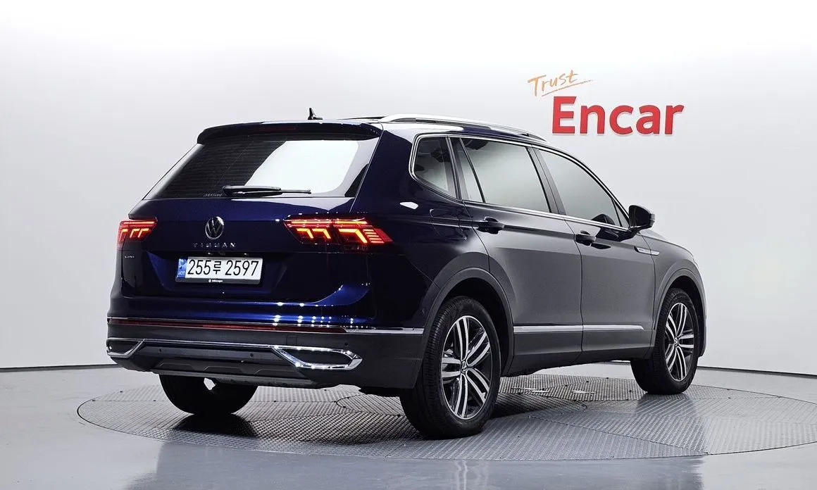 Volkswagen Tiguan — фото 7