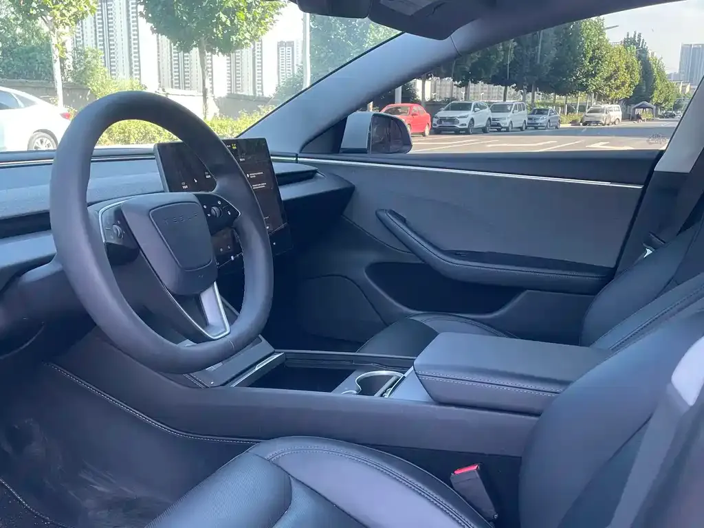 Tesla Model 3 — фото 3
