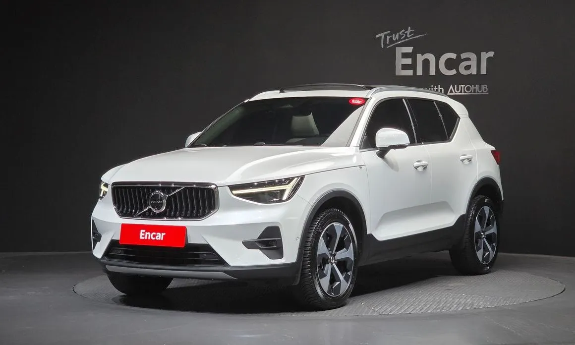 Volvo XC40 — фото 1