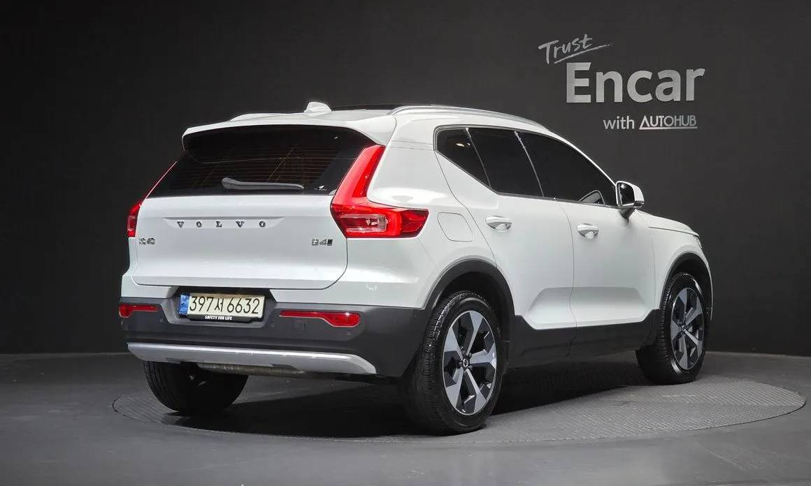 Volvo XC40 — фото 5