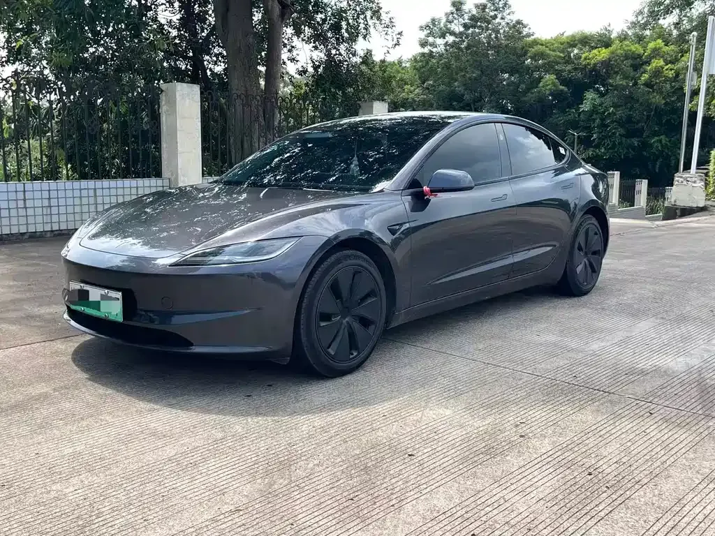 Tesla Model 3 — фото 1