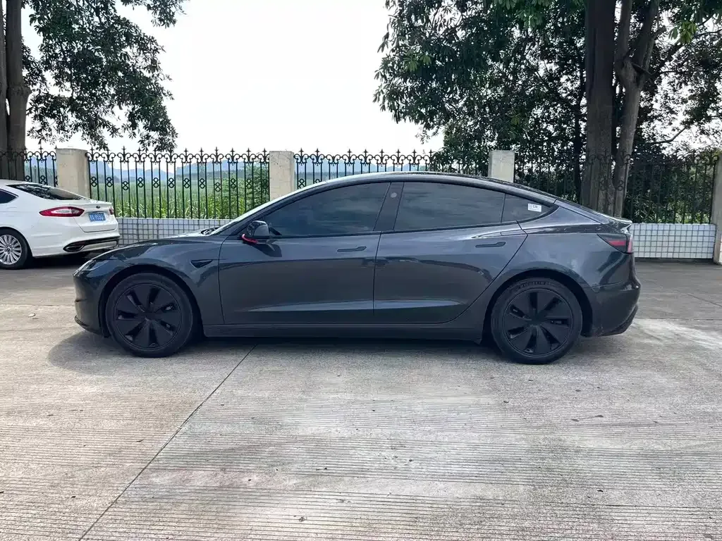 Tesla Model 3 — фото 8