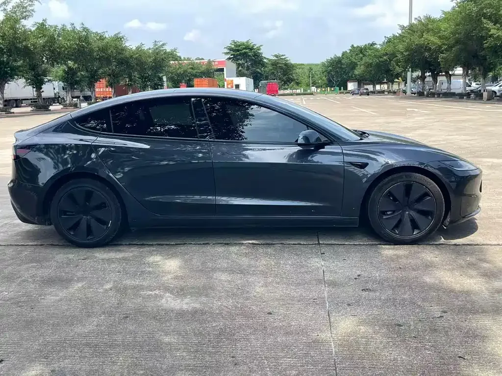 Tesla Model 3 — фото 7
