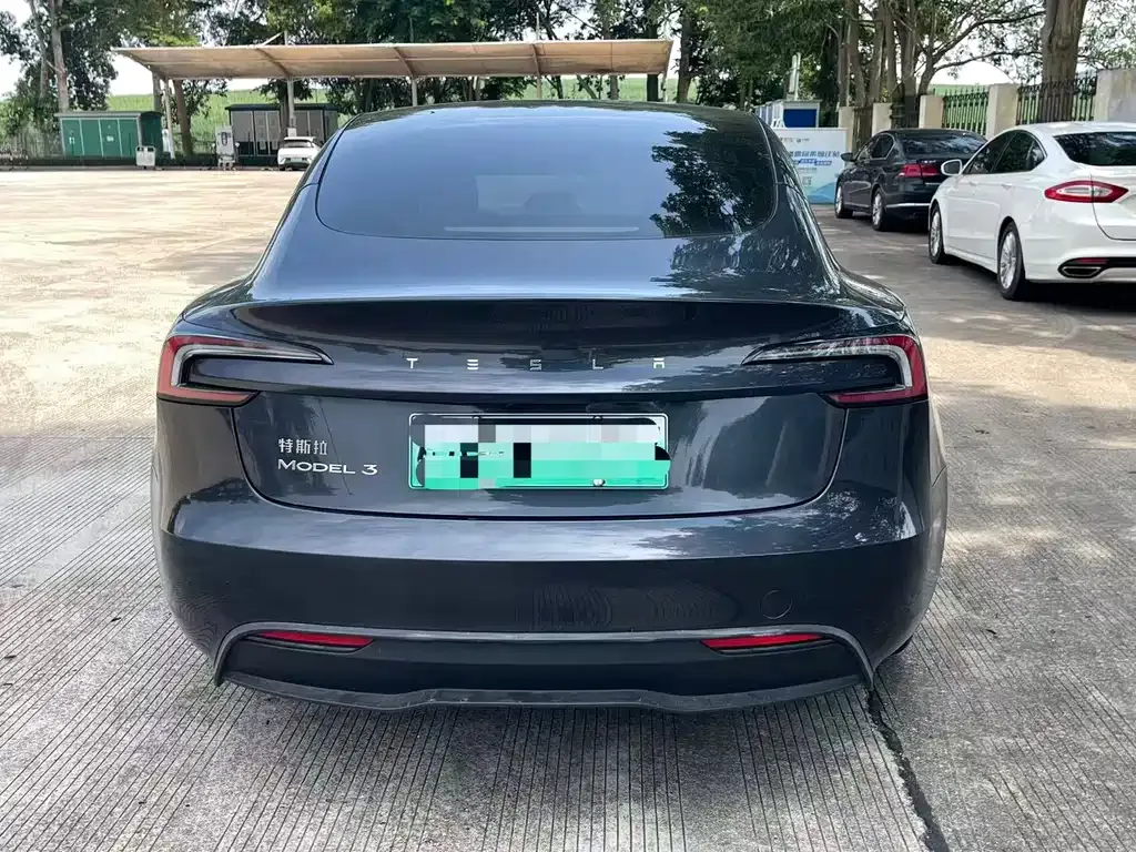 Tesla Model 3 — фото 4