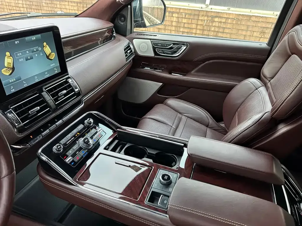 Lincoln Navigator — фото 9
