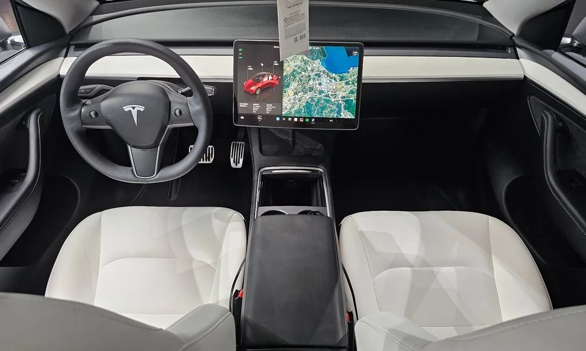 Tesla Model Y — фото 9