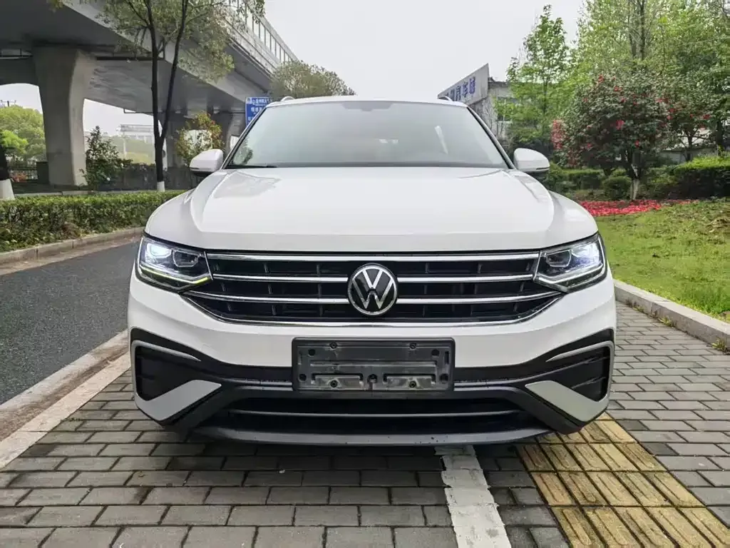 Volkswagen Tiguan L — фото 6