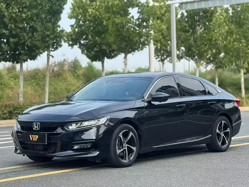 Honda Accord — фото 1