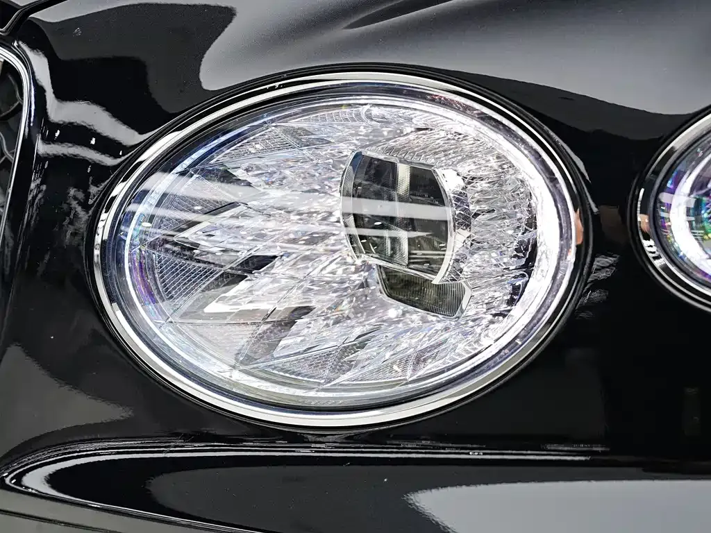 Bentley Bentayga — фото 10