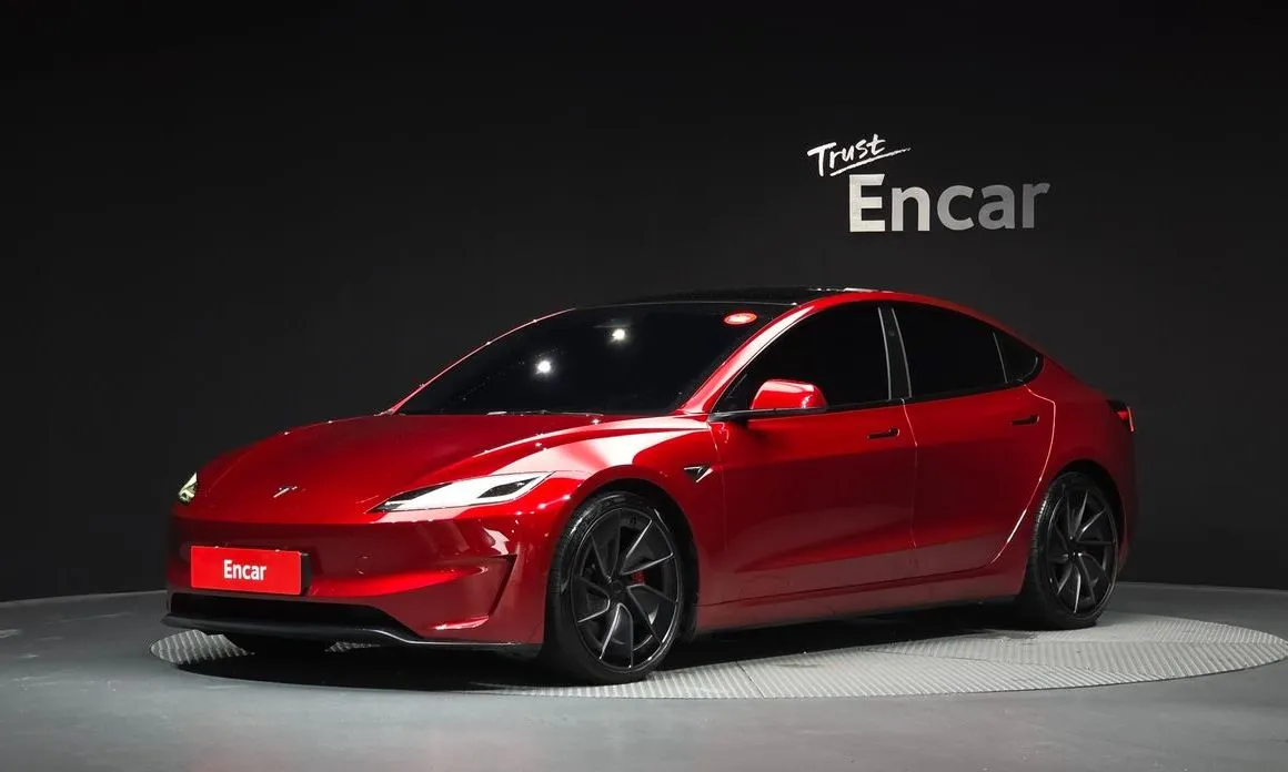 Tesla Model 3 — фото 1