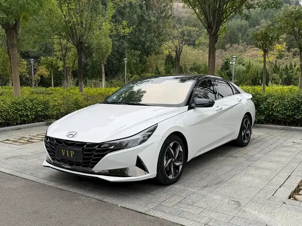 Hyundai Elantra — фото 1