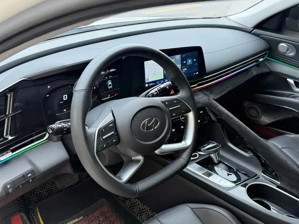 Hyundai Elantra — фото 10