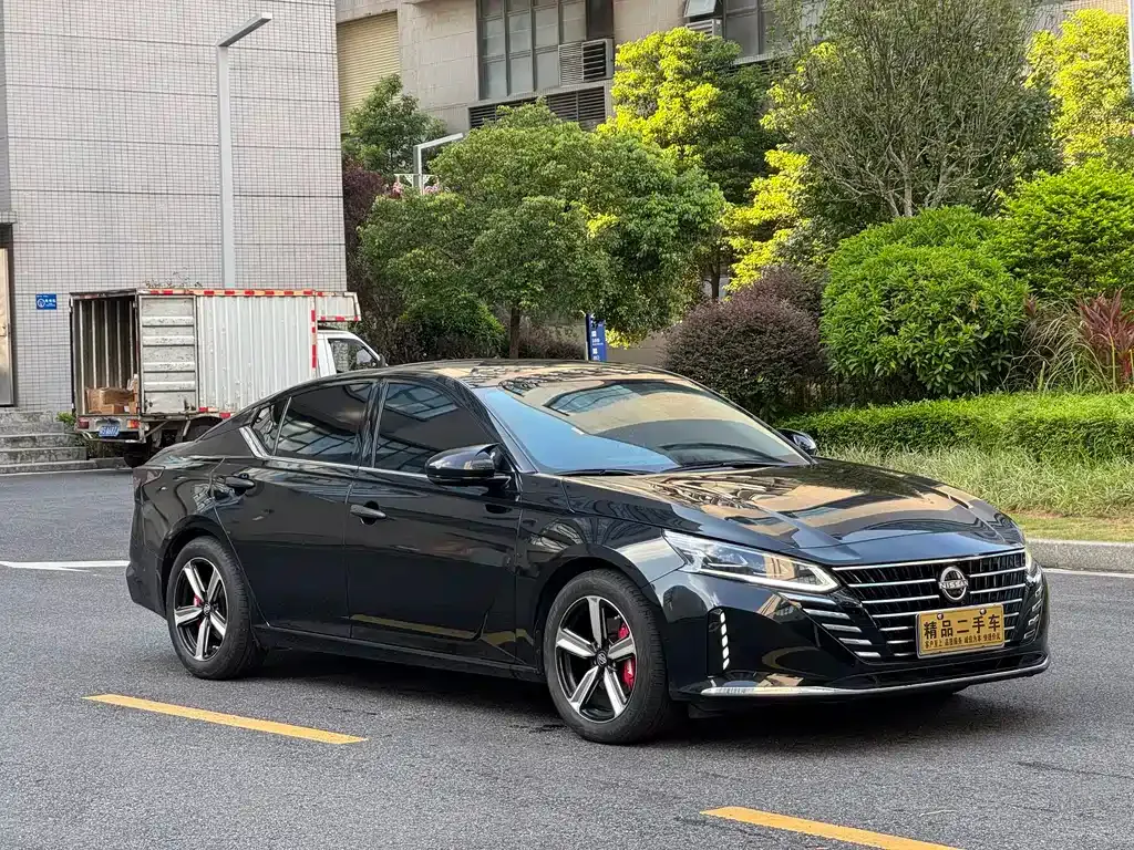 Nissan Teana — фото 1