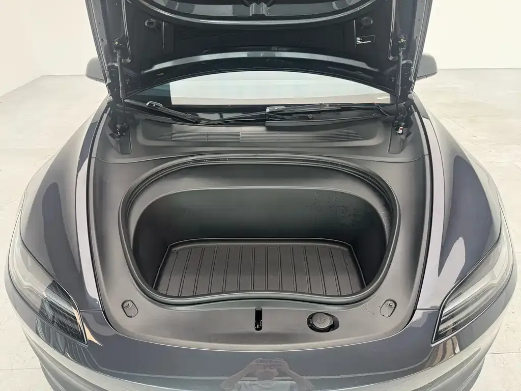 Tesla Model 3 — фото 4