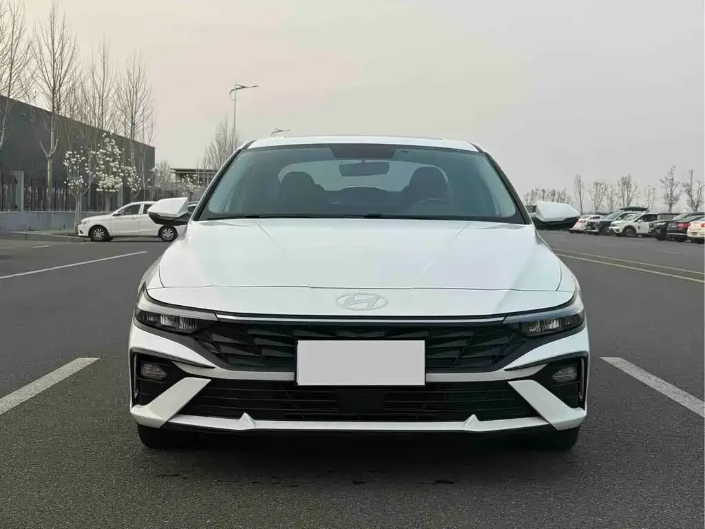 Hyundai Elantra — фото 5