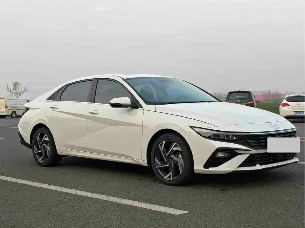 Hyundai Elantra — фото 6