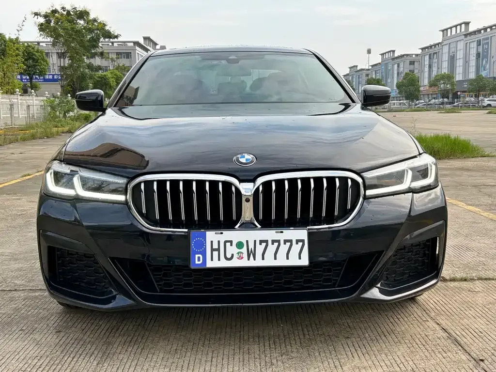 BMW 5 Series — фото 1