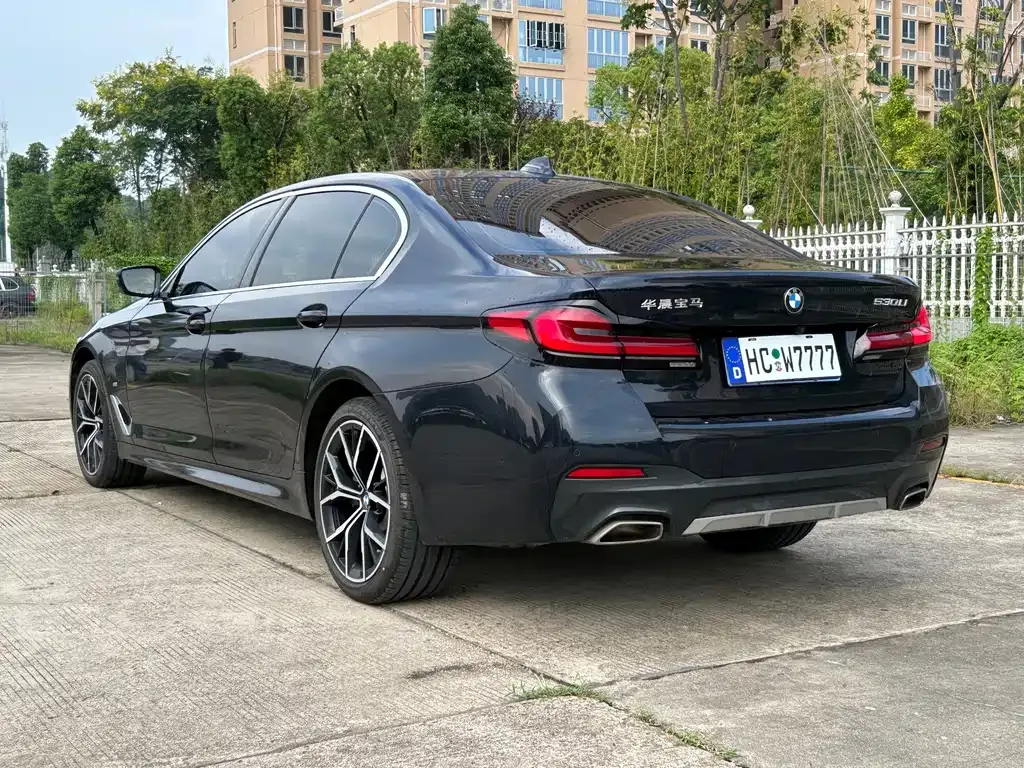 BMW 5 Series — фото 10