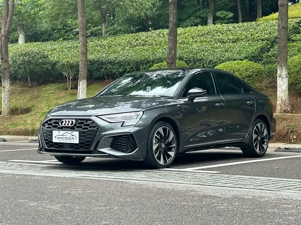 Audi A3 — фото 1