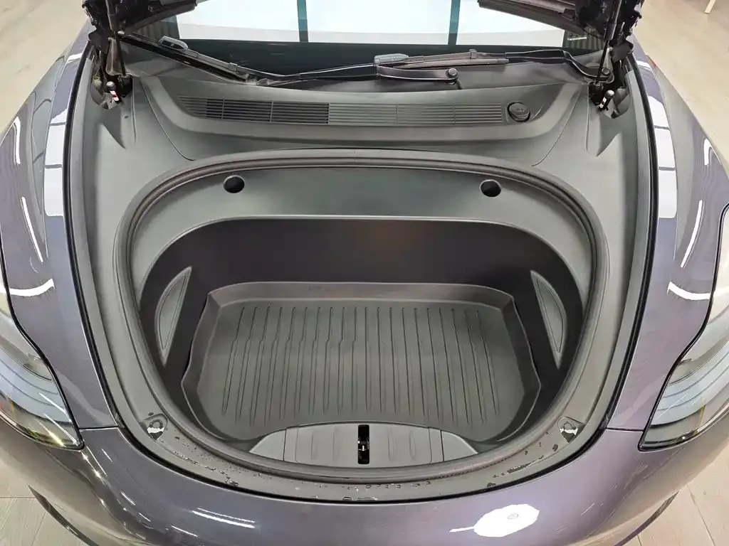 Tesla Model 3 — фото 9