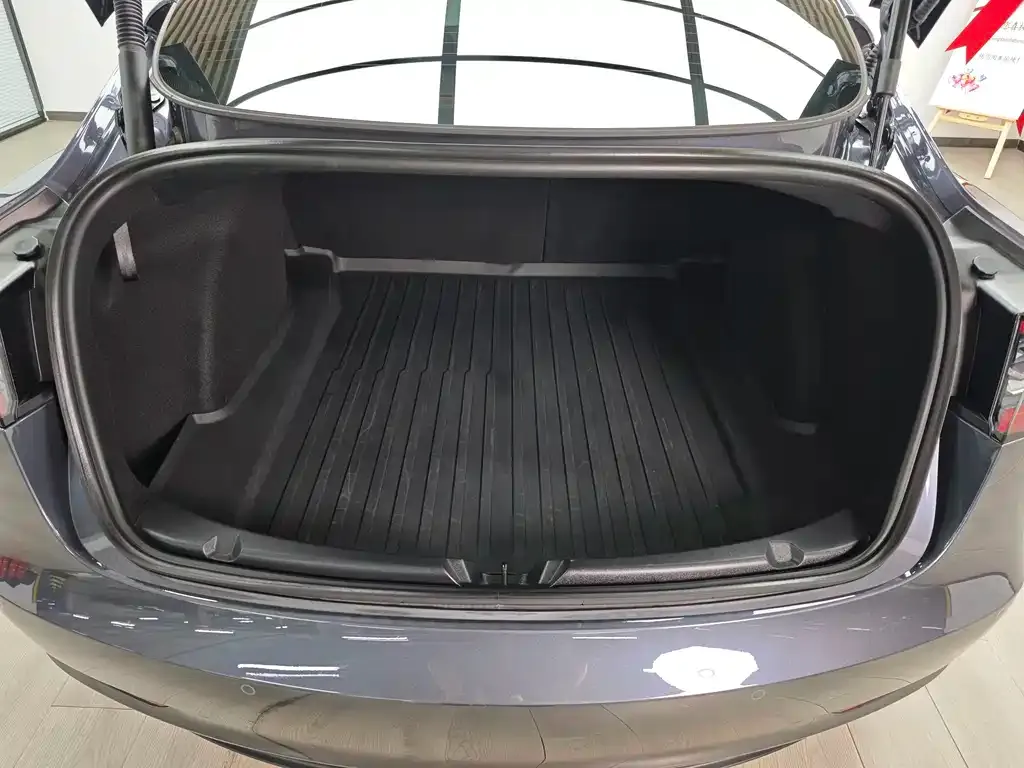 Tesla Model 3 — фото 8