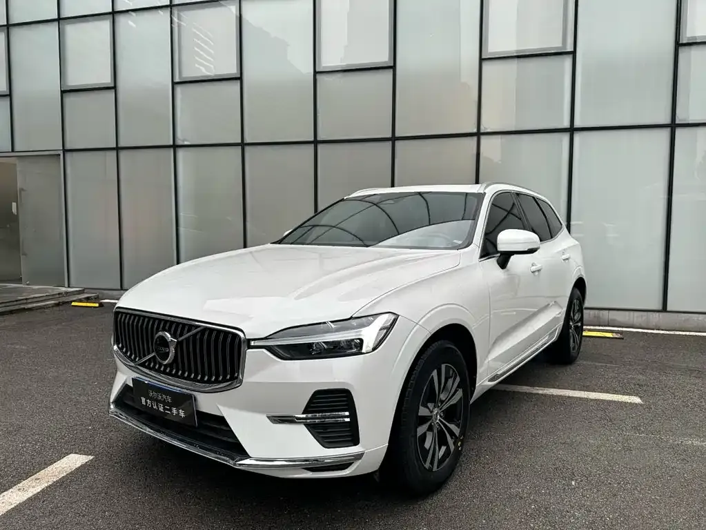 Volvo XC60 — фото 1