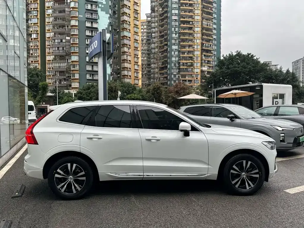 Volvo XC60 — фото 5