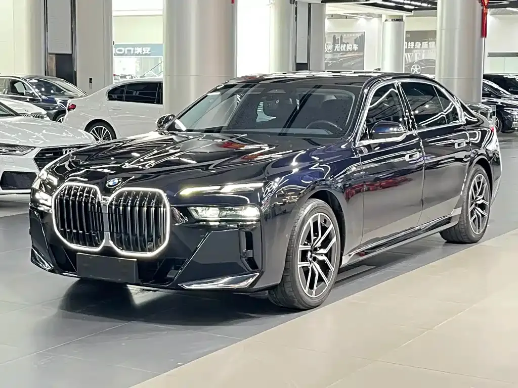 BMW 7 Series — фото 1