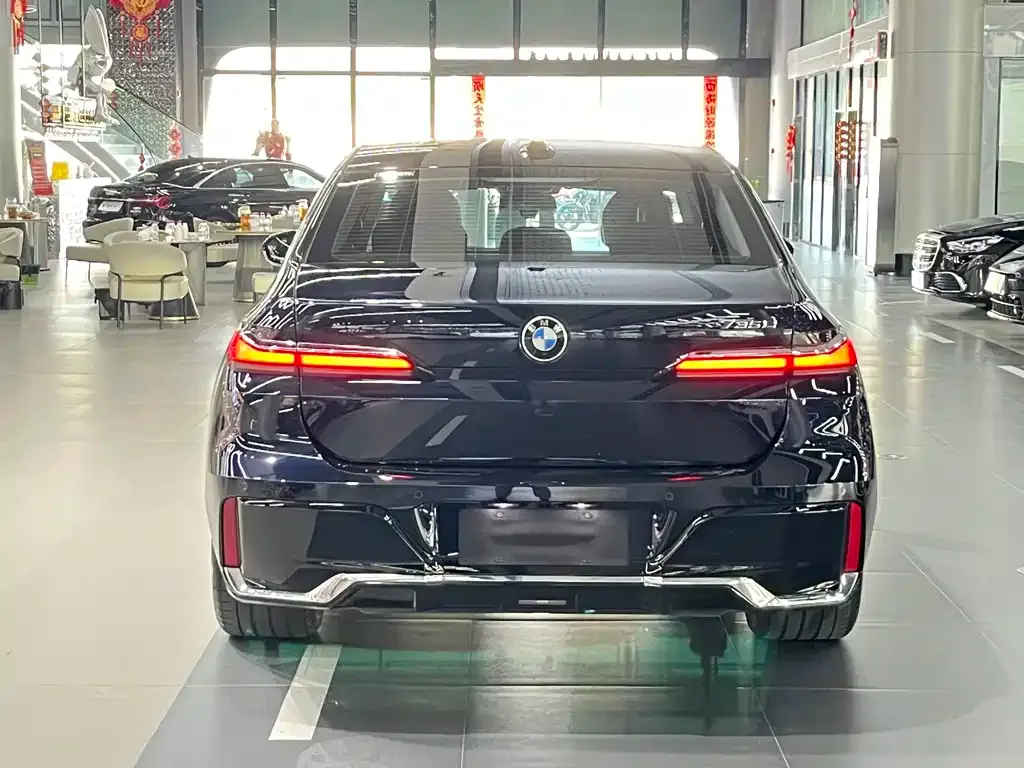 BMW 7 Series — фото 2