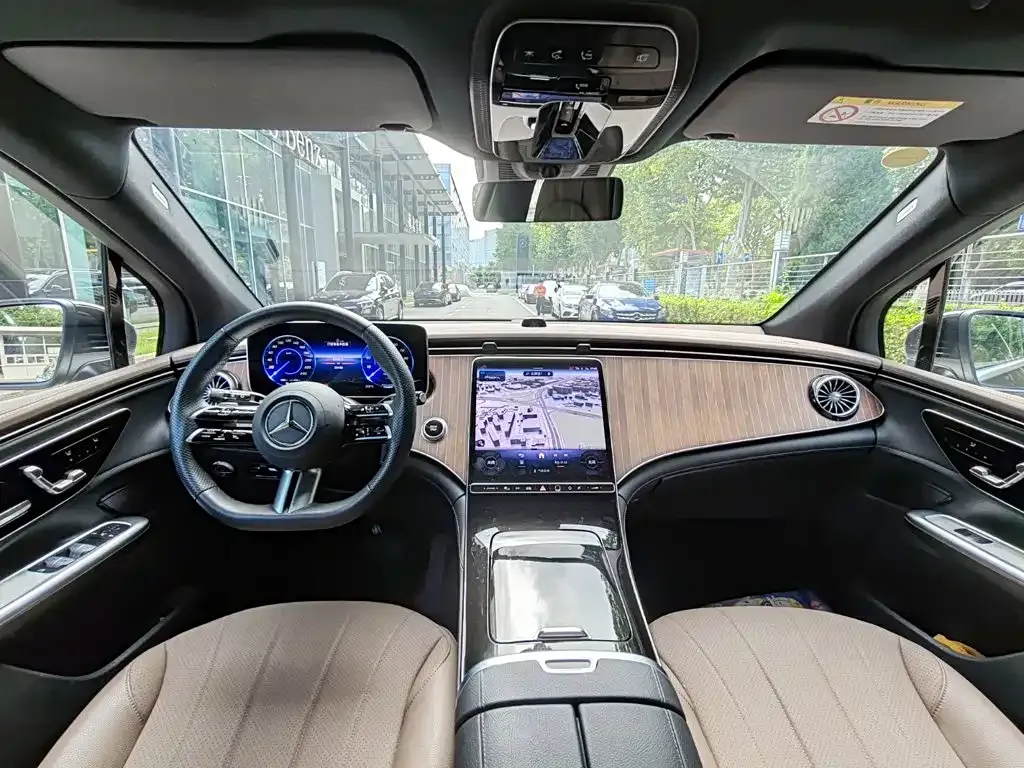 Mercedes-Benz EQE SUV — фото 10
