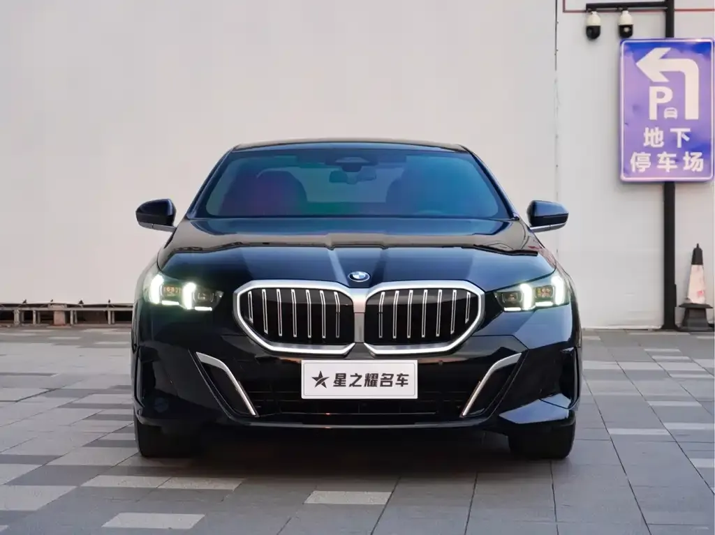 BMW 5 Series — фото 10