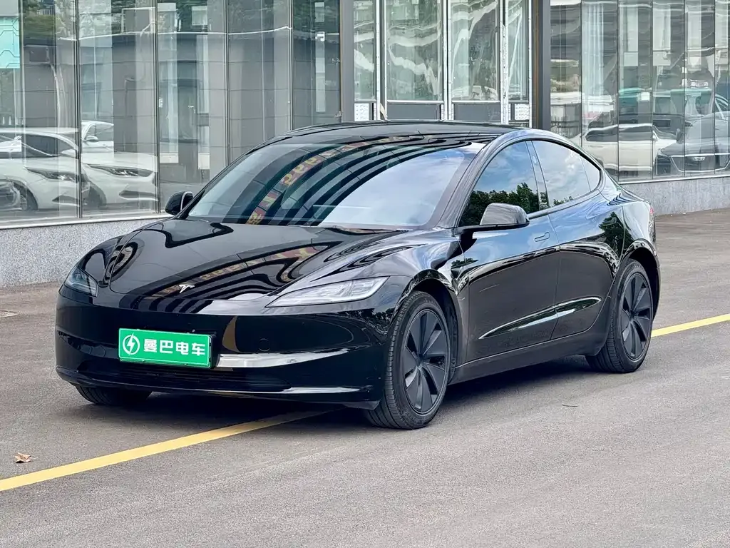 Tesla Model 3 — фото 1