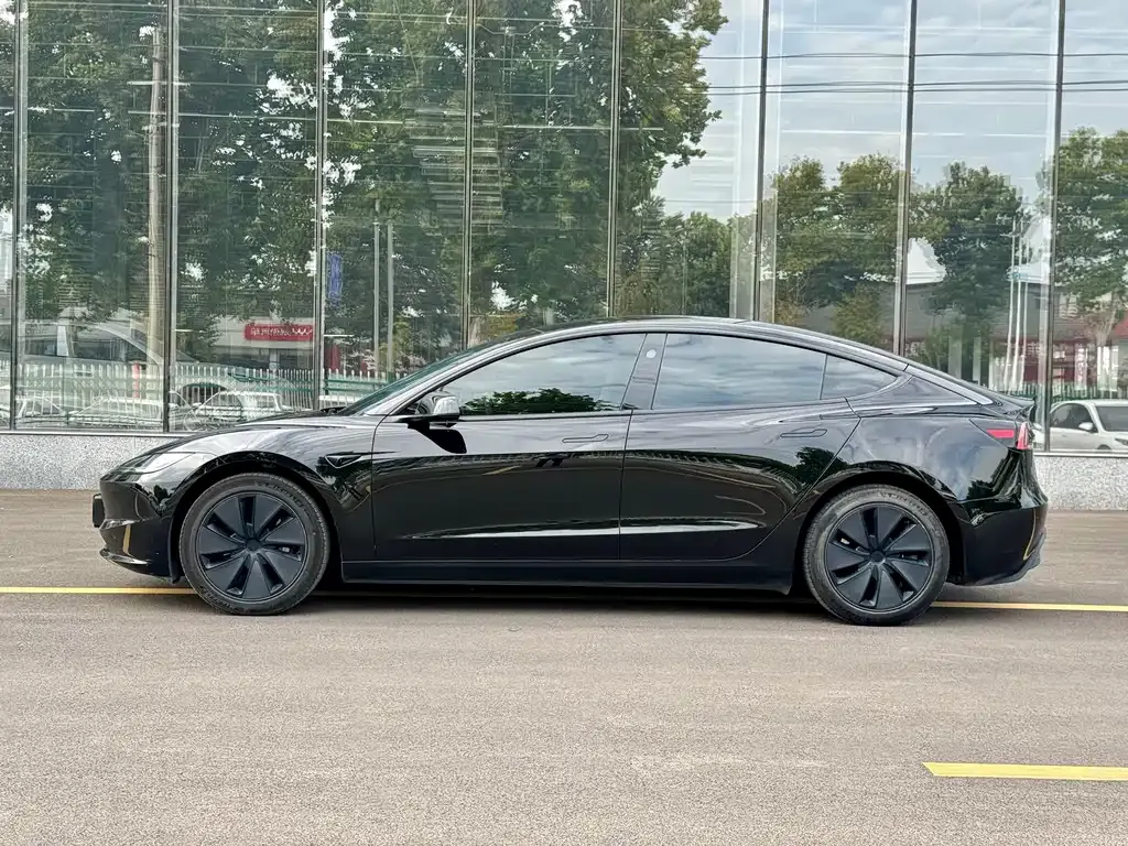 Tesla Model 3 — фото 8