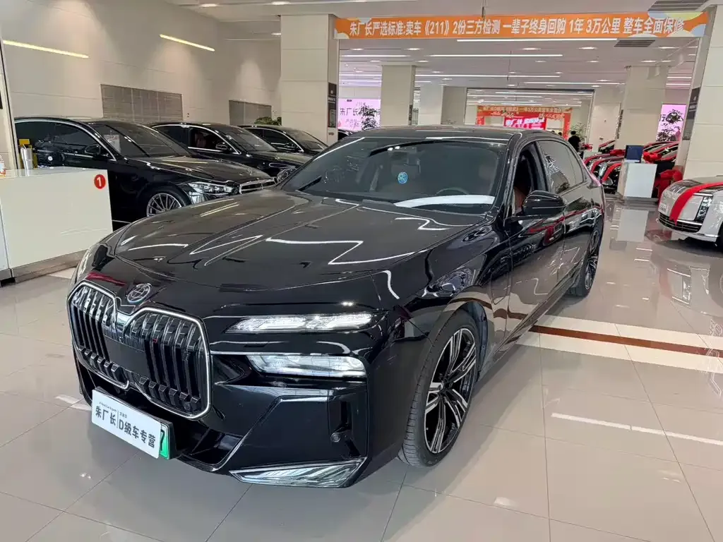 BMW i7 — фото 1