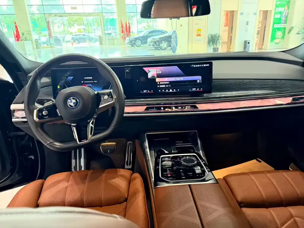 BMW i7 — фото 5