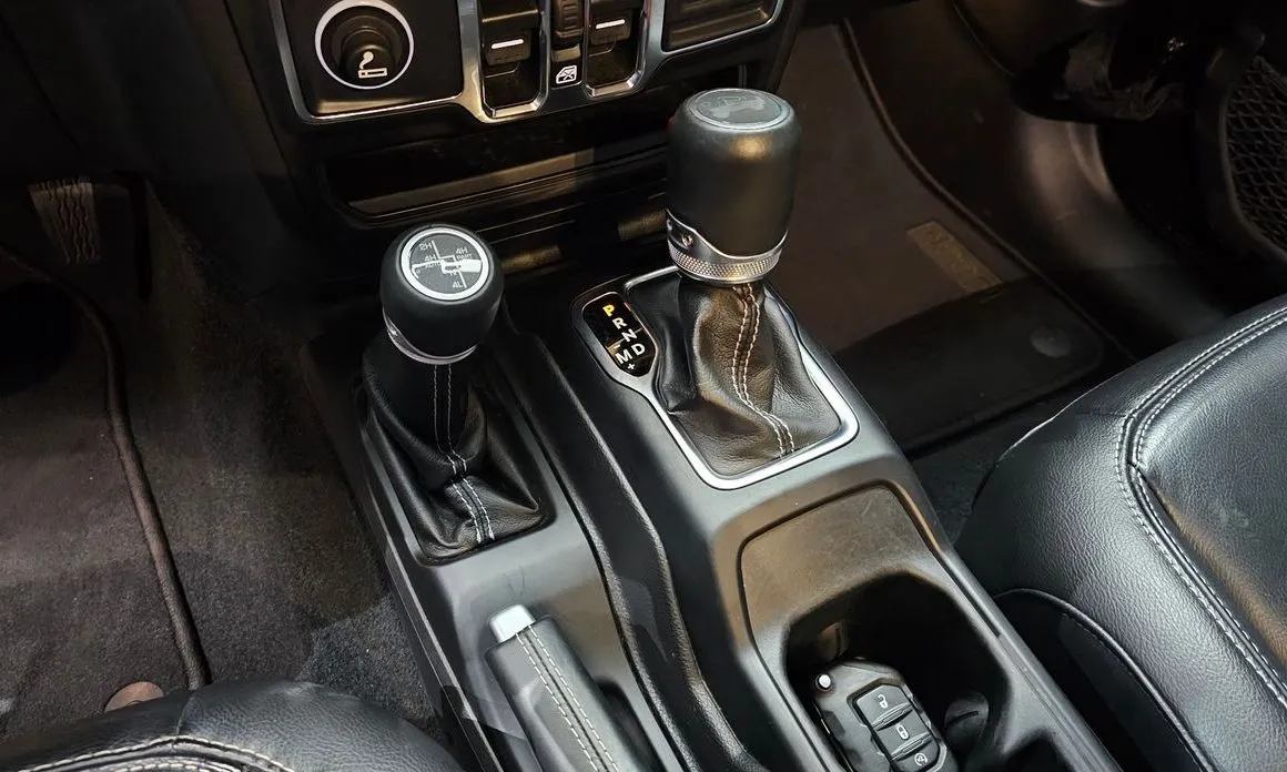 Jeep Wrangler — фото 9