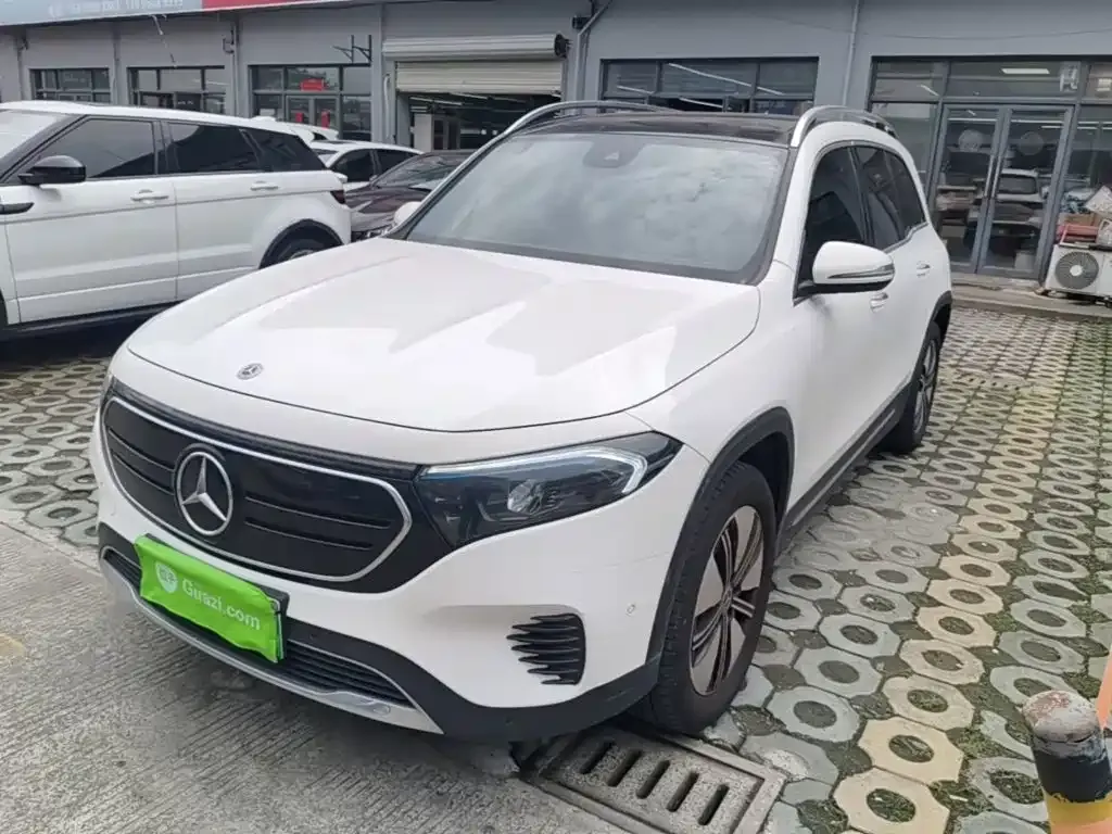 Mercedes-Benz EQB — фото 1