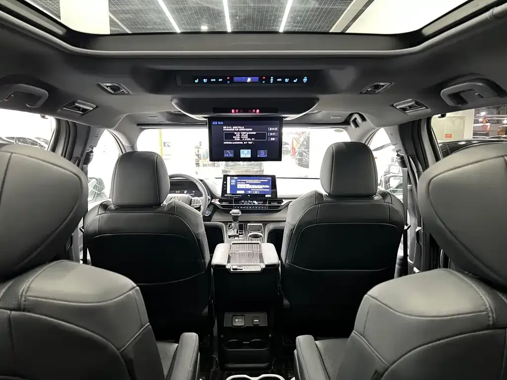 Toyota Granvia — фото 8