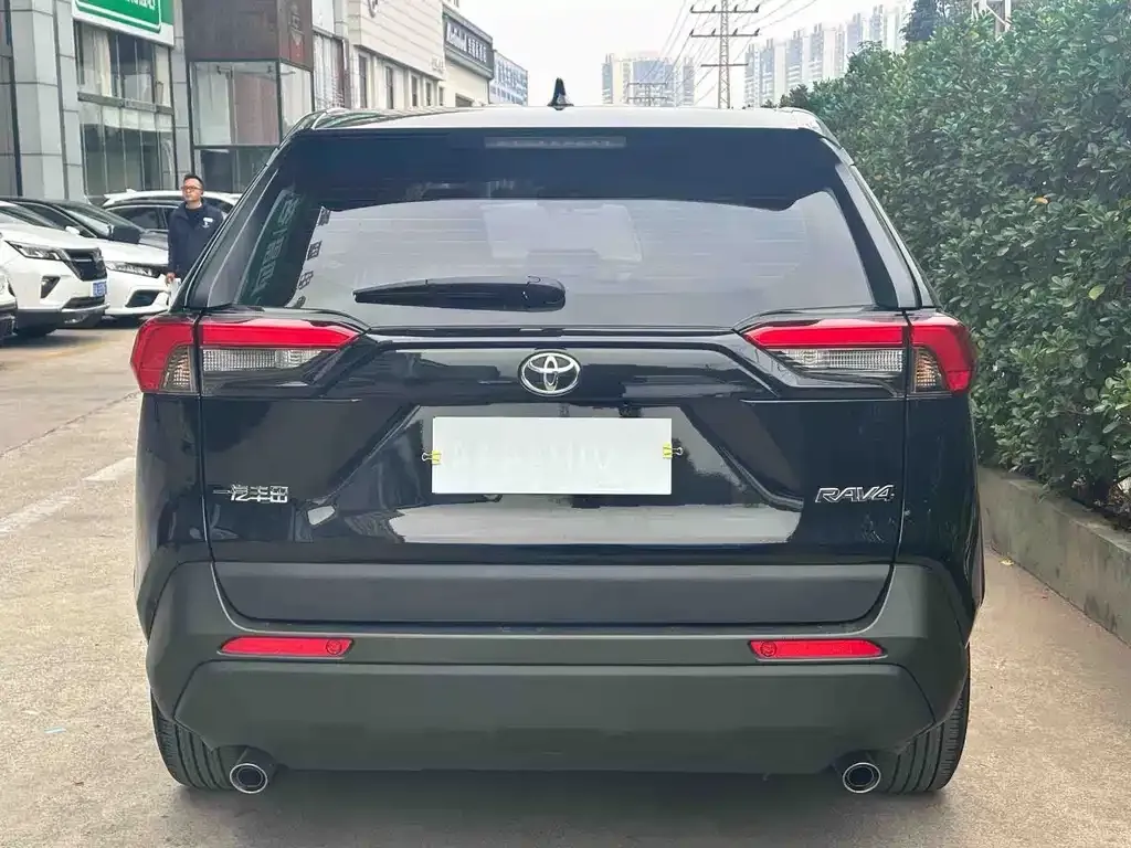 Toyota RAV4 — фото 3