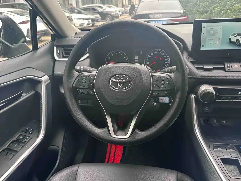 Toyota RAV4 — фото 2
