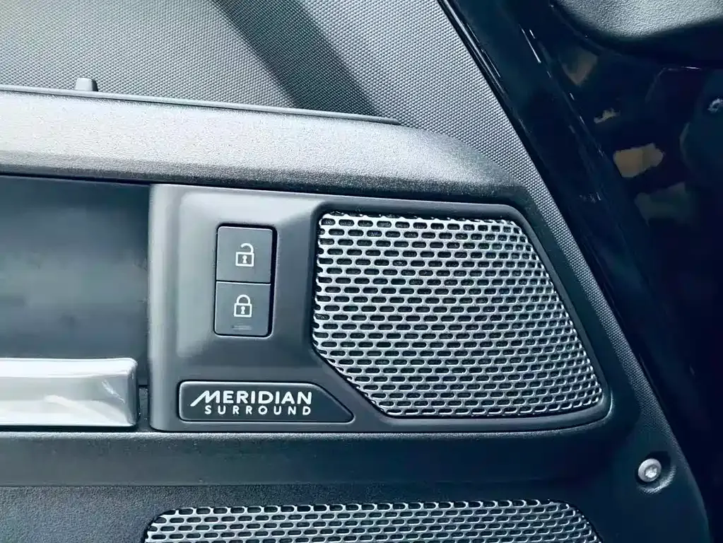 Land Rover Defender — фото 9