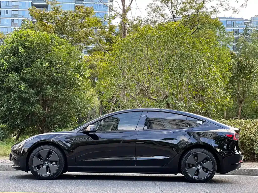 Tesla Model 3 — фото 9