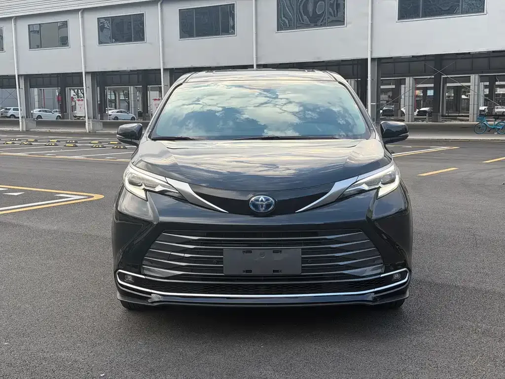 Toyota Sienna — фото 3